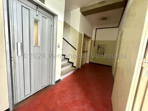 Edificio Industrial En Venta En La Urbina