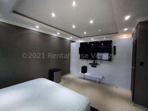 Maria Elena Latouche Se Vende Townhouse Imponente En Mañongo Completamente Amoblado. Planta 100% Y Pozo. Ven Visítalo !! Mels 23-21578