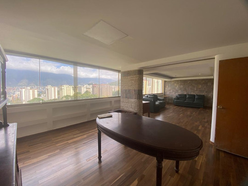 Confortable Ph Con Hermosa Vista 360° Del Sureste De Caracas, Excelente Iluminación Y Ventilación, En Zona Exclusiva Pocos Edificio, Calle Cerrada Vigilancia 24 Horas