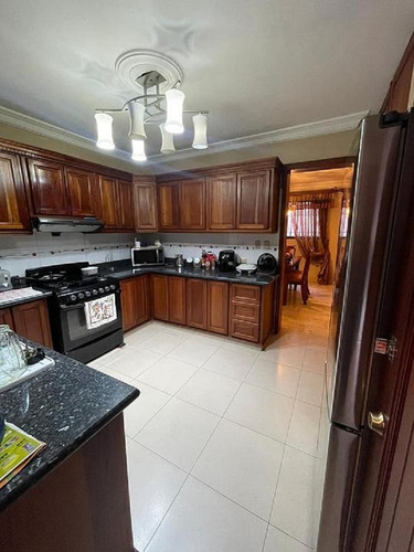 For Sale Casa En Los Cacicazgos De 3 Habitaciones Con 4 Parqueos