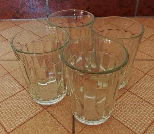 Juego De 4 Vasos De Vidrio Con Relieve