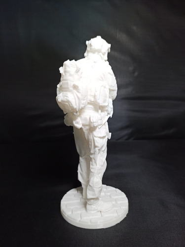 Soldado Moderno Con Arma, 20cm De Altura, Blanco