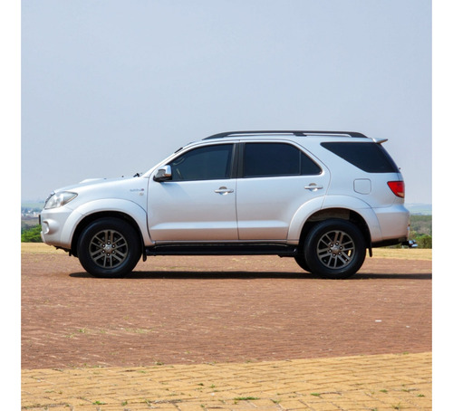 Toyota Hilux SW4 3.0 SRV 4X4 16V TURBO INTERCOOLER DIESEL 4P AUTOMÁTICO