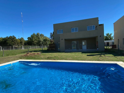 Casa Con Pileta En Santa Lucia