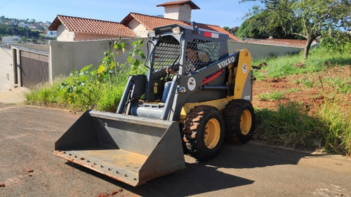 Imagem 9 de 12 de Minicarregadeira Bobcat Volvo Mc90b