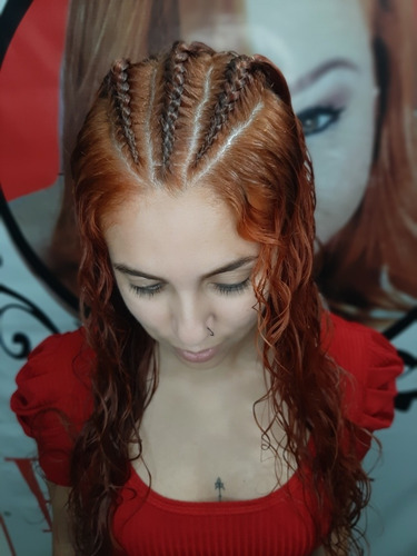 Imagem 3 de 5 de Cabelos Lisos, Colorido E Alinhados Como Vc Sempre Sonhou!