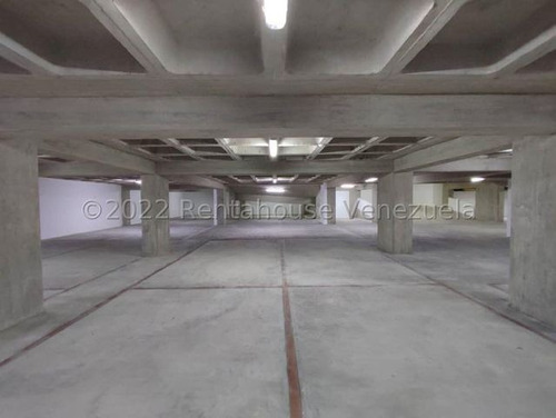 Imagen 23 de 26 de Mls #22-13462 Estupendo Pb De 214 M2, En Exclusivo Condominio De Lujo Ubicado En La Urbanización Las Mercedes. Consta De 104 M2 De Apartamento Más 110 M2 De Jardín. Afm.