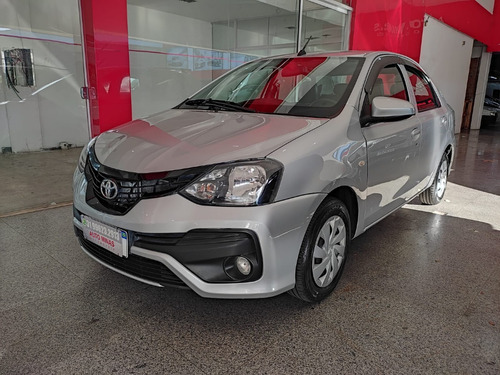 Toyota Etios Sedán 1.5 X