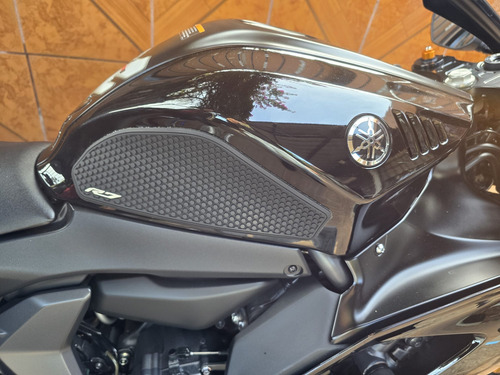 Moto Yamaha R7 Año 2024