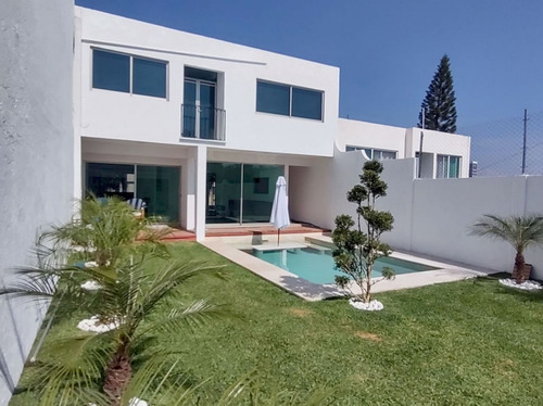 Casa Estilo Contemporáneo En Col. Tulipanes, Cuernavaca Morelos.