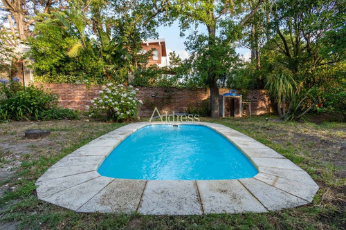 Hermoso Chalet De Dos Plantas Con Piscina!- Ref: 3105