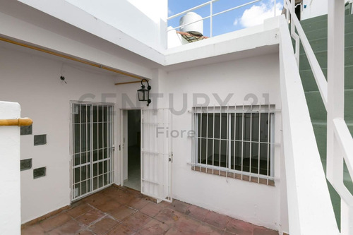 Venta Ph 2 Ambientes Con Patio, Terraza Y Parrilla Propia. Barracas