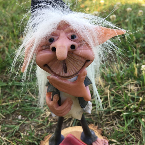 Imagen 2 de 4 de Duende Literato Con Libros. Regalá / Regalate Original!