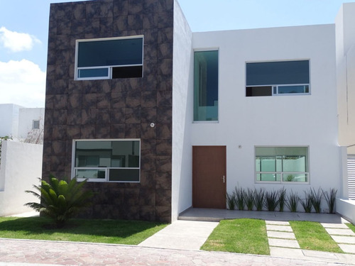 Hermosa Residencia En La Cima De Autor, 3 Habitaciones, Estudio O 4ta Recamara.