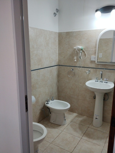 Imagen 17 de 18 de Departamento Por Día En Primer Piso. Apto Para 3 Personas. Mínimo 3 Noches.cuenta Con Aire Acondicionado, Wifi Y Direc Tv