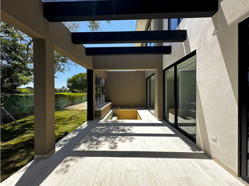 Renta De Residencia En Yucatán Country Club, A Estrenar