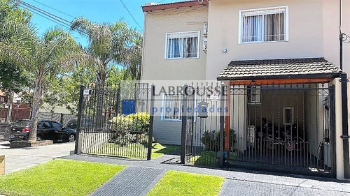 Casa Duplex Venta Ciudad Evita , Barrio Democracia,pileta 