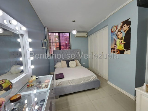Daniela Linarez Vende Casas Exclusiva En Extraordinaria Zona Al Este De Barquisimeto Posee 4 Niveles En Impecables Condiciones Con Todas Las Comodidades Que Buscas, Visitala!