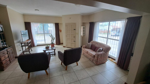 Ph 3 Ambientes Con Patio, En Planta Baja Al Frente, En El Barrio San Jose Vende Y Permuta