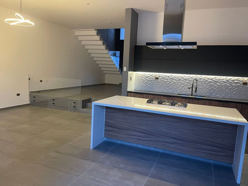 En Venta Casa En La Condesa Juriquilla, 4ta Recamara En Pb, Estudio Jardín..