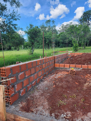 Casa En Venta De 2 Dormitorios En B° Cerrado Los Naranjos Financiada