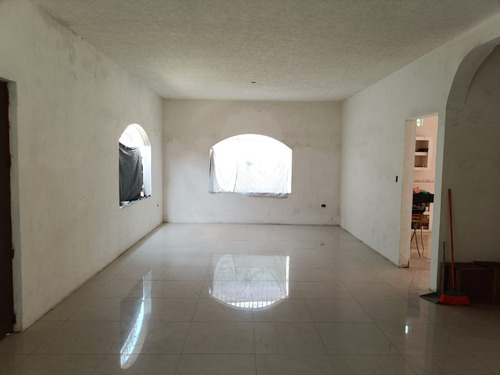 Sevende Casa $1,450,00 Tal Y Como Se Muestra En Las Fotos. En Calle Costa Azul Lotes 8 Y 9. Manzana A Entre Playa Xcaret Y Av. Xana. Col. Ampliación Las Bajadas. Veracruz. Ver.