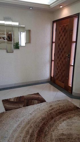 Casa Com 3 Quartos , 3 Banheiros , Duas Vagas De Garagem