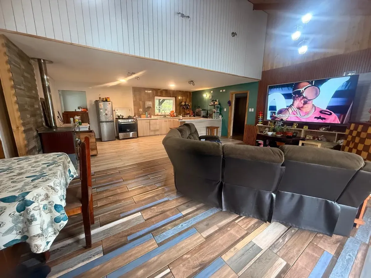 Imagen 4 de 8 de Vendo Casa De 243 M2 En Parcela De 10000 M2 Mixta