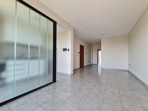 Gran Semipiso Amplio, 2 Balcones, 2 Baños 2 Dorm Con Placard