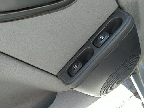 Imagem 13 de 15 de Renault Clio 1.0 16v Campus Hi-flex 5p Completo.