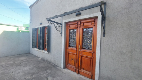 Casa 2 Dormitorios Con Parque Y Cochera