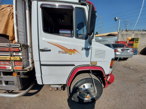 Imagem 10 de 15 de Mercedes Benz 710plus