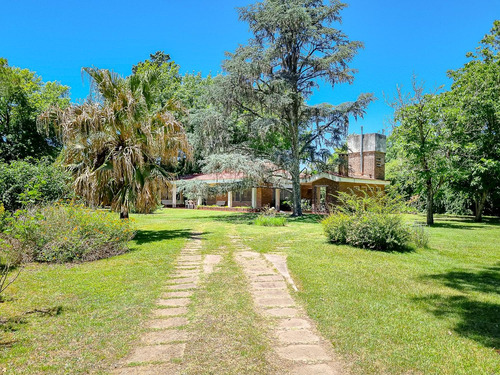 Casa En Venta · 7 Ambientes · 3600 M2 · Jardín · Quincho · Piscina