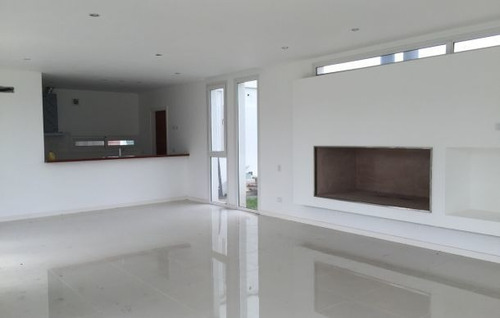 Casa En Barrio Privado Rumenco