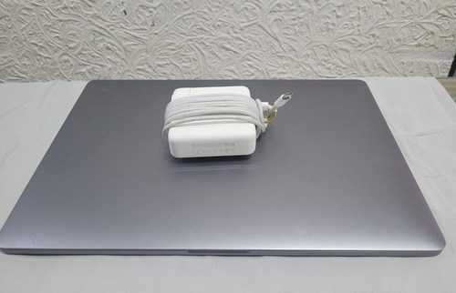 Apple Macbook Pro 15 2019, Intel Core I7-9th, Ram 16gb Plateado (Usado)