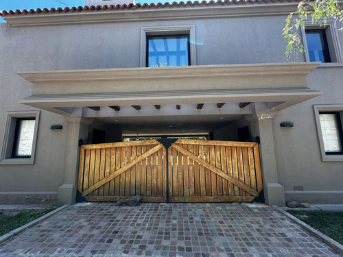 Casa En Venta En Dalvian Sa