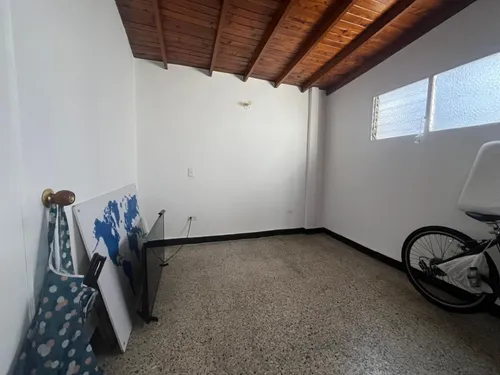 Se Vende Casa En Medellín Barrio Belén San Bernardo (a Unas Cuadras Del Aeroparque)