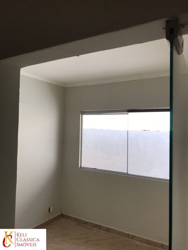 Imagem 12 de 19 de Casa Disponível Para Venda: Possui Dois Quartos, Um Banheiro, Sala, Cozinha E Garagem. A Edícula Possui Um Quarto, Um Banheiro, Cozinha E Quintal. - Ca00355 - 70750500