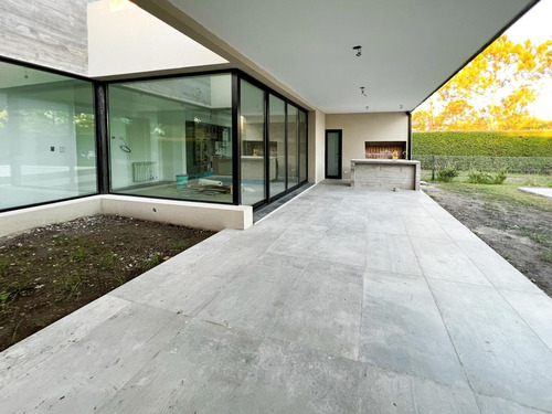 Imagen 7 de 19 de Casa - Miraflores (funes Hills)