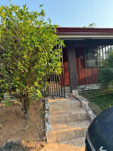 Se Vende Por Motivo De Salida Del País Recién Remodelada