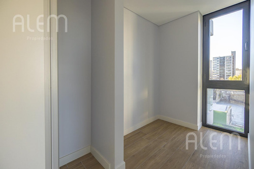 Departamento De 3 Ambientes En Venta En Las Lomitas Street