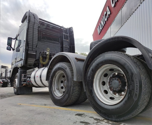 Imagem 4 de 8 de Volvo Fh 540 6x4 2013 Canelinha