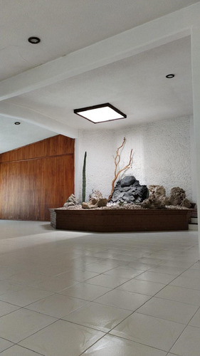Casa En Venta En Colonia La Virgen, Metepec, Estado De México