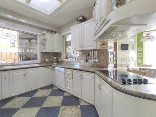 Jip 25-13586: Rentahouse Vende Magestuosa Casa De 920mts2, Rodeada De Hermosos Jardines Y Espectaculares Ambientes De Lujo. En Urb El Castaño. Maracay
