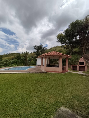Venta De Finca En Aguirre, Montalbán - 1631 Inmobiliaria Maggi.
