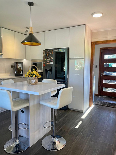 Parcela Con Moderna Casa Los Riscos Pucón