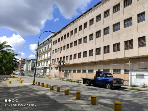 Edificio Comercial E Industrial Y Galpom Los Cortijos De Lourdes