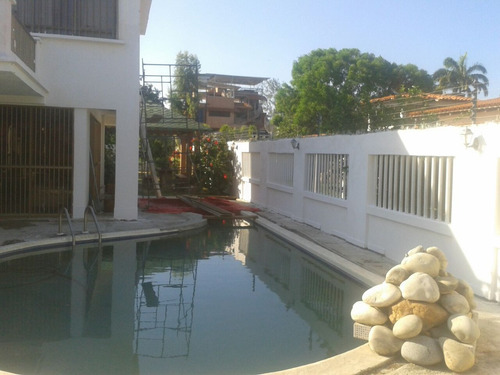 Imagen 3 de 11 de Rio Chico, Urb. Mercedes De Paparo Quinta Playera 2 Niveles. 5 Hab, 6 Baños,piscina,caney Parrillero.cercado Con Muros A Mts De La Playa Y Canal