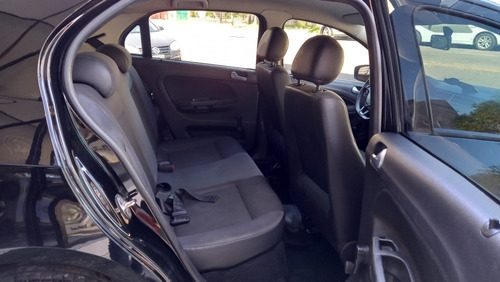Imagen 8 de 13 de Volkswagen Gol Trend 2018 1.6 Trendline 101cv