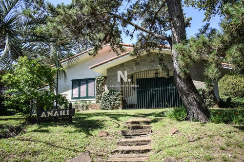 Casa En Punta Del Este , Cantegril- Ref: 3891